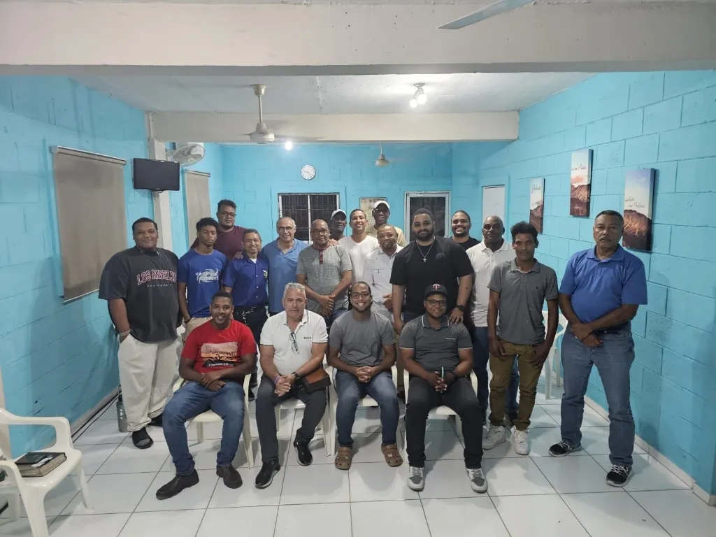 Galería Hombres Sobre La Roca